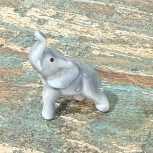 Miniature Vintage Bug House Japan Porcelain Elephant‎ Mini Vtg Display Animal
